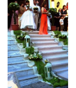 Στολισμός Γάμου Εξωτερικού Διαδρόμου Εκκλησίας με Τριαντάφυλλα και Οριεντάλ