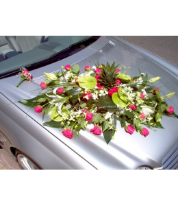 Στολισμός Αυτοκινήτου Γάμου με Φούξια Τριαντάφυλλα