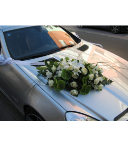 Car Decoration with white roses and anthurium mintori