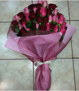 Bouquet of pink and red roses