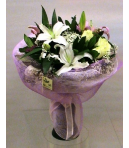 A season bouquet of White and Pale Pink color